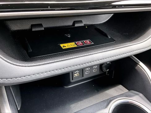 Used 2025 Toyota Highlander XLE FWD image 32