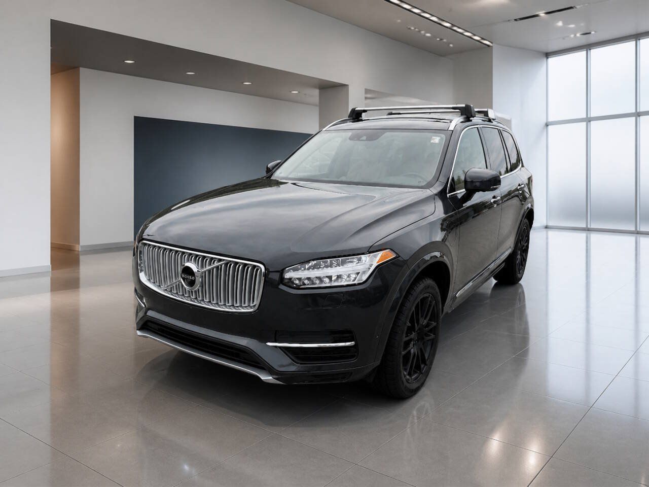 Used 2016 Volvo XC90 T8 Inscription w/ Vision Package AWD/4WD image 2