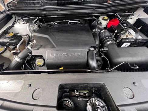 Used 2017 Ford Explorer Platinum image 18