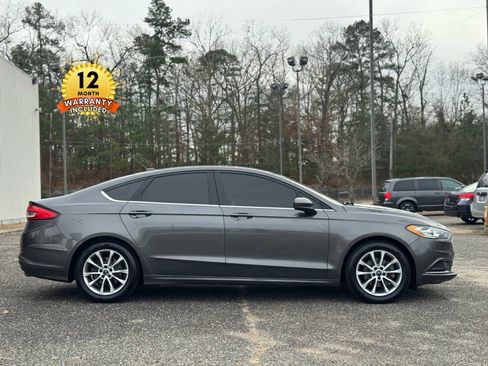 Used 2017 Ford Fusion SE image 10