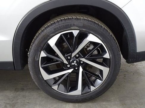 Used 2022 Mitsubishi Outlander ES image 36