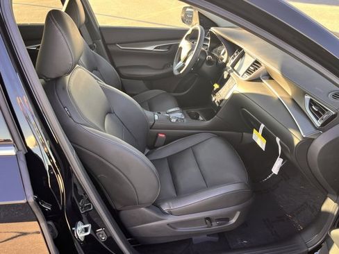 Certified 2025 INFINITI QX50 Luxe image 10