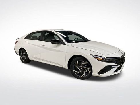 New 2025 Hyundai Elantra SEL image 36