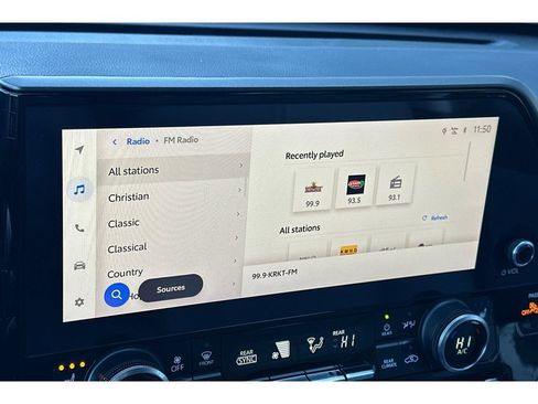 Used 2023 Toyota Highlander XLE FWD image 19