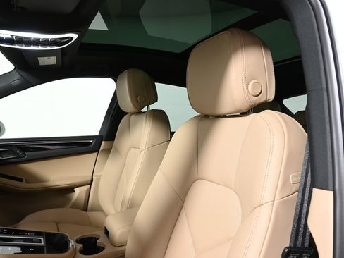 Used 2026 Porsche Macan AWD/4WD image 15