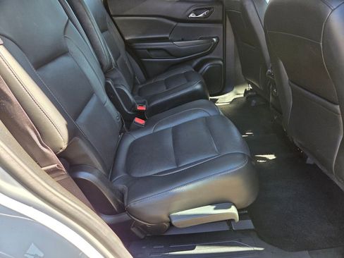 Used 2018 GMC Acadia SLT FWD image 20