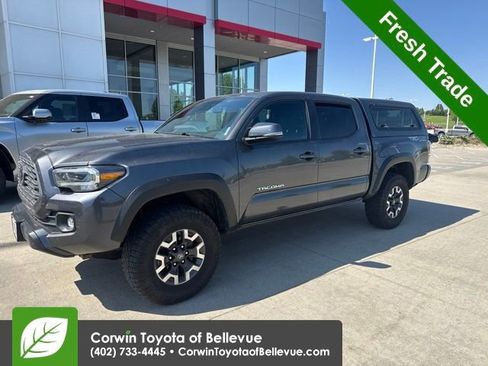 Used 2020 Toyota Tacoma TRD Off-Road w/ TRD Premium Off Road Package AWD/4WD image 9