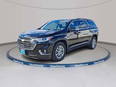 Used 2020 Chevrolet Traverse LT image 3