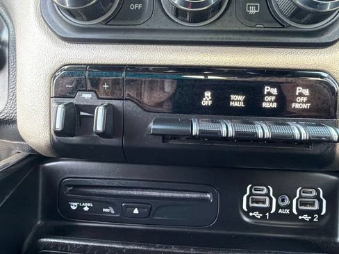 Used 2019 RAM 1500 Laramie AWD/4WD image 21