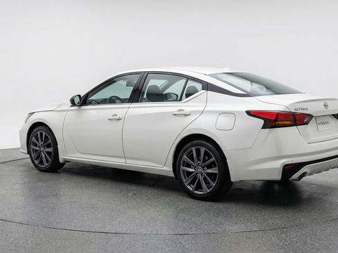 Used 2025 Nissan Altima 2.5 SV image 6