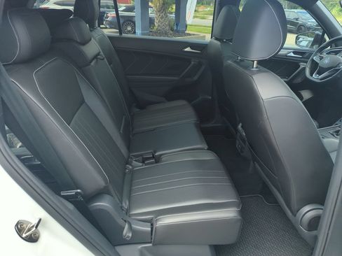 Used 2023 Volkswagen Tiguan SE R-Line FWD image 33