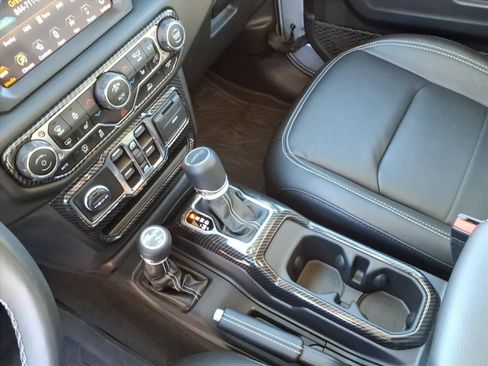 Used 2023 Jeep Gladiator Overland w/ Cold Weather Group image 27