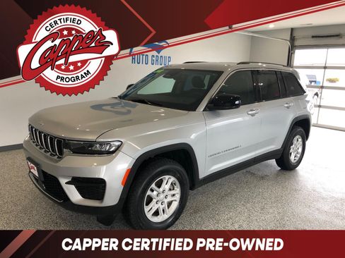 Used 2023 Jeep Grand Cherokee Laredo AWD/4WD image 1