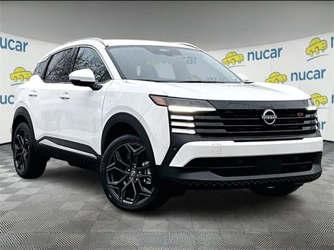 Used 2025 Nissan Kicks SR image 1