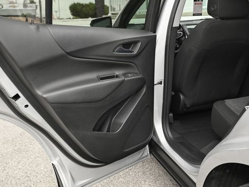 Used 2022 Chevrolet Equinox LT w/ Driver Convenience Package FWD image 36