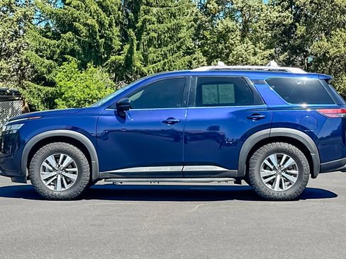 Used 2022 Nissan Pathfinder SL w/ Cargo Package FWD image 8