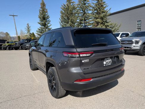 New 2026 Jeep Grand Cherokee Altitude image 11