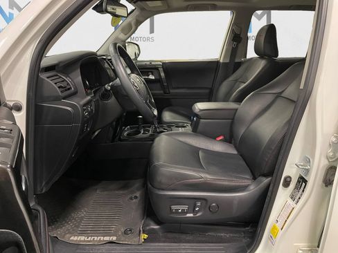 Used 2020 Toyota 4Runner Venture w/ Moonroof Package AWD/4WD image 9