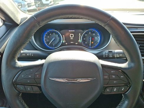 Certified 2020 Chrysler Pacifica Touring-L w/ Advanced Safetytec Group image 23