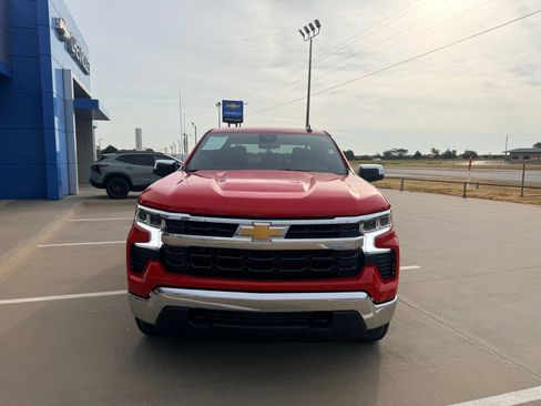 Used 2025 Chevrolet Silverado 1500 LT AWD/4WD image 3
