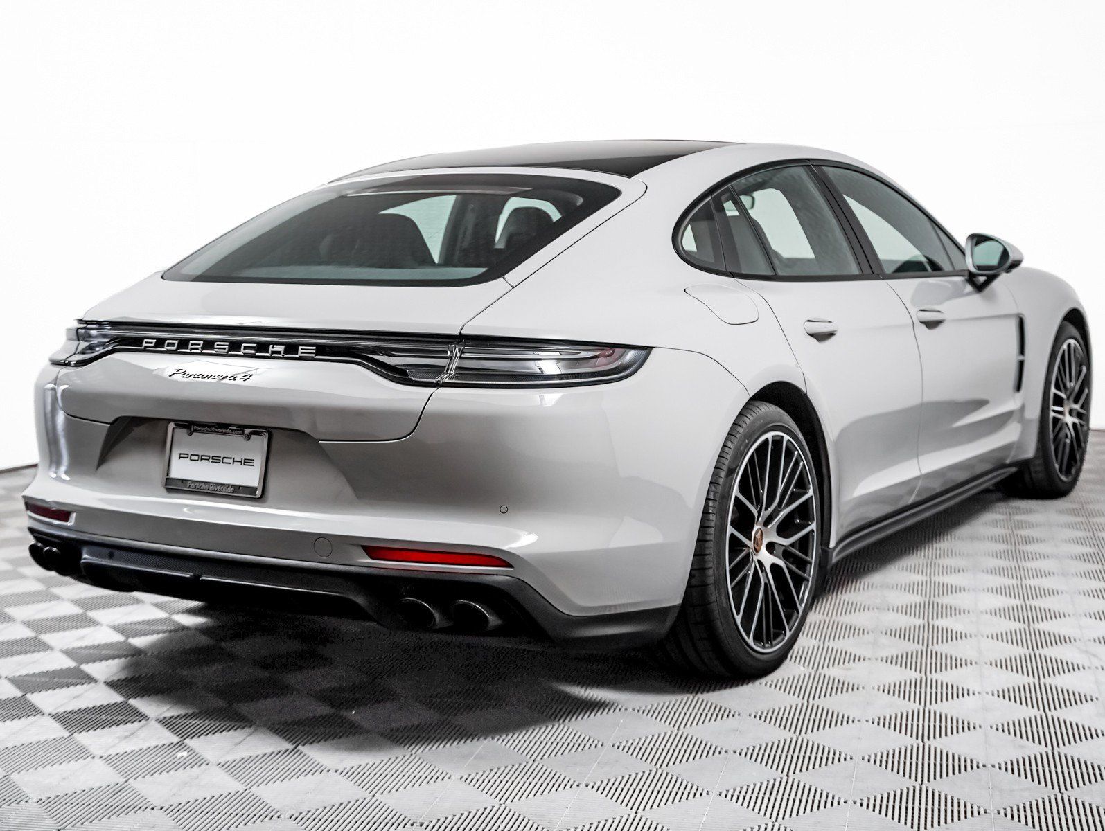 Certified 2023 Porsche Panamera 4 Platinum Edition w/ Assistance Package AWD/4WD image 10