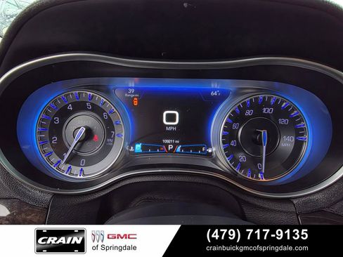Used 2018 Chrysler 300 Limited RWD image 14