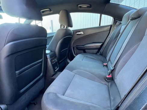 Used 2017 Dodge Charger SE w/ Blacktop Package image 10