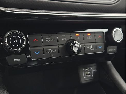 New 2026 Jeep Compass Limited AWD/4WD image 15