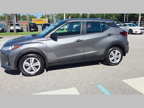 Used 2025 Nissan Kicks Play S FWD image 27