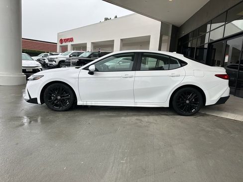 Certified 2025 Toyota Camry SE image 2