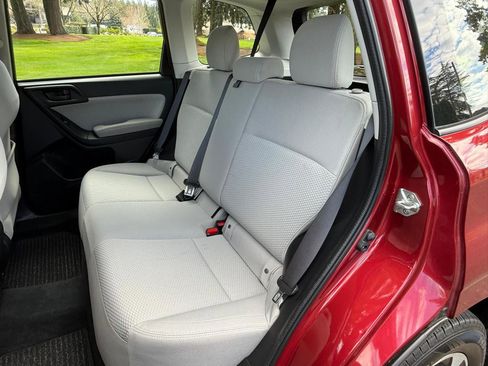 Used 2018 Subaru Forester 2.5i w/ Alloy Wheel Package image 11