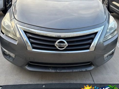 Used 2014 Nissan Altima 2.5 SV w/ Convenience Package FWD image 2