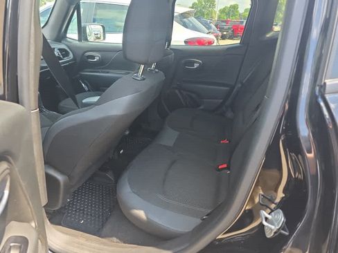 Used 2022 Jeep Renegade Altitude w/ Convenience Group AWD/4WD image 5