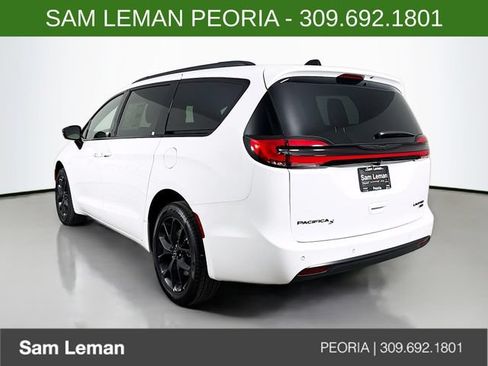 New 2026 Chrysler Pacifica Limited w/ S Appearance Package AWD/4WD image 5