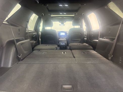 Used 2022 Chevrolet Traverse LT w/ LT Premium Package image 21