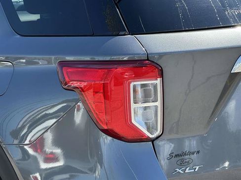 Used 2023 Ford Explorer XLT AWD/4WD image 29