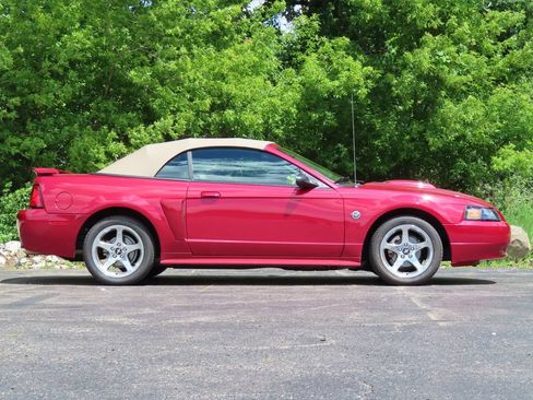 Used 2004 Ford Mustang GT RWD image 2