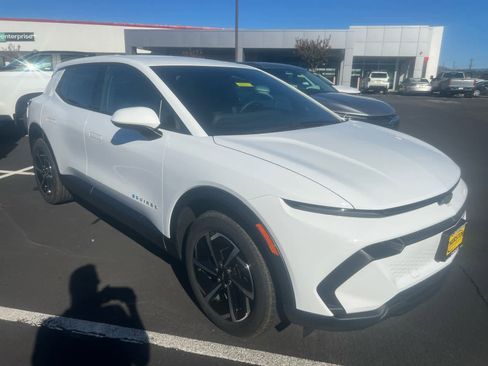 New 2026 Chevrolet Equinox EV LT image 3