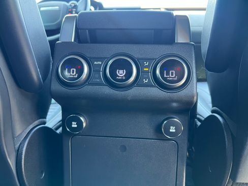 Used 2020 Land Rover Discovery HSE AWD/4WD image 32