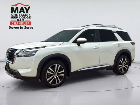Used 2024 Nissan Pathfinder Platinum w/ Cargo Package AWD/4WD image 3