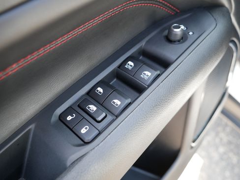 Used 2025 Jeep Compass Trailhawk AWD/4WD image 19