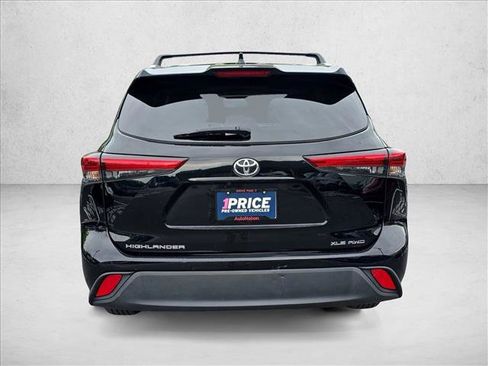 Used 2023 Toyota Highlander XLE AWD/4WD image 6