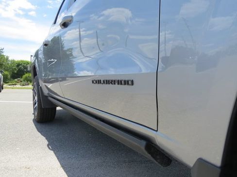 Used 2024 Chevrolet Colorado Z71 w/ Z71 Convenience Package 2 AWD/4WD image 11