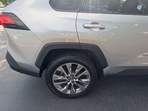 Used 2019 Toyota RAV4 XLE Premium AWD/4WD image 8