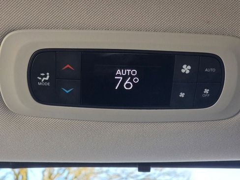 Used 2024 Chrysler Pacifica Touring-L image 20