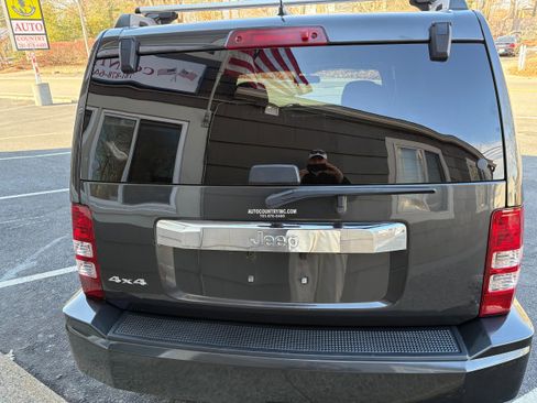 Used 2011 Jeep Liberty Sport image 7