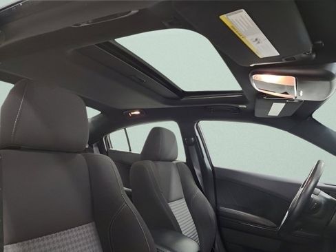 Used 2022 Dodge Charger SXT w/ Blacktop Package image 6