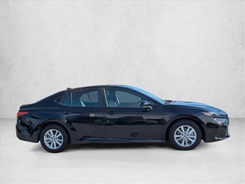 Used 2025 Toyota Camry LE w/ Convenience Package FWD image 4