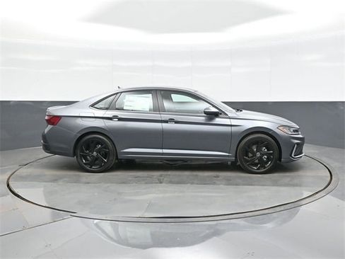 New 2026 Volkswagen Jetta SE image 8