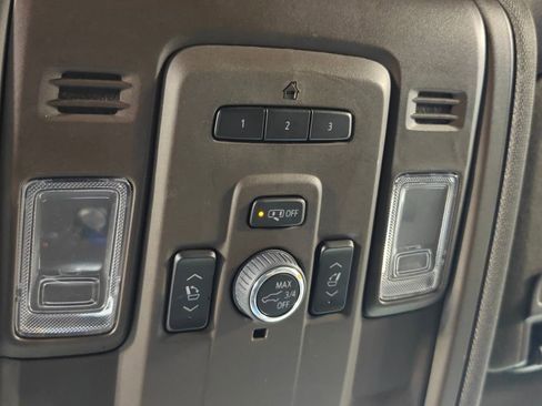 Used 2023 GMC Yukon SLT w/ SLT Luxury Package AWD/4WD image 12